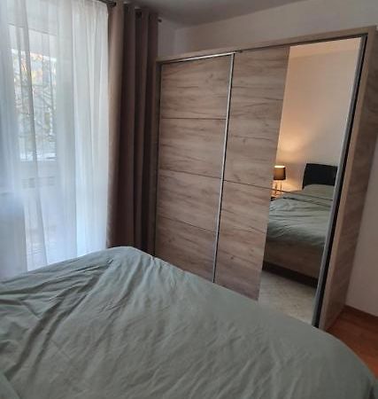 Apartament Chaplins 3 Camere Piatra Neamt Exterior photo